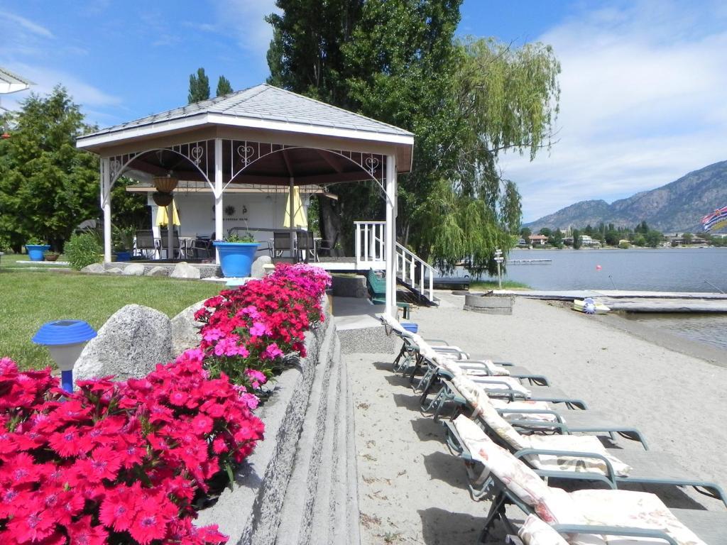 Destiny Beach Resort Osoyoos Esterno foto