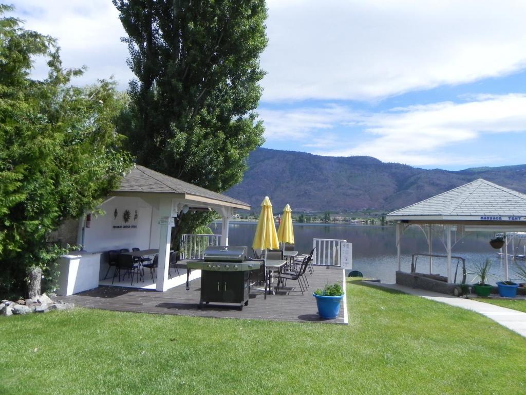 Destiny Beach Resort Osoyoos Esterno foto