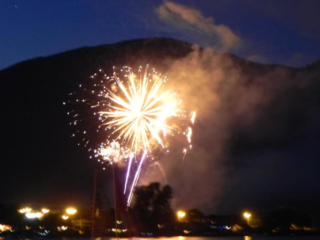 Destiny Beach Resort Osoyoos Esterno foto