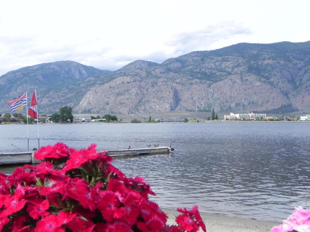 Destiny Beach Resort Osoyoos Esterno foto