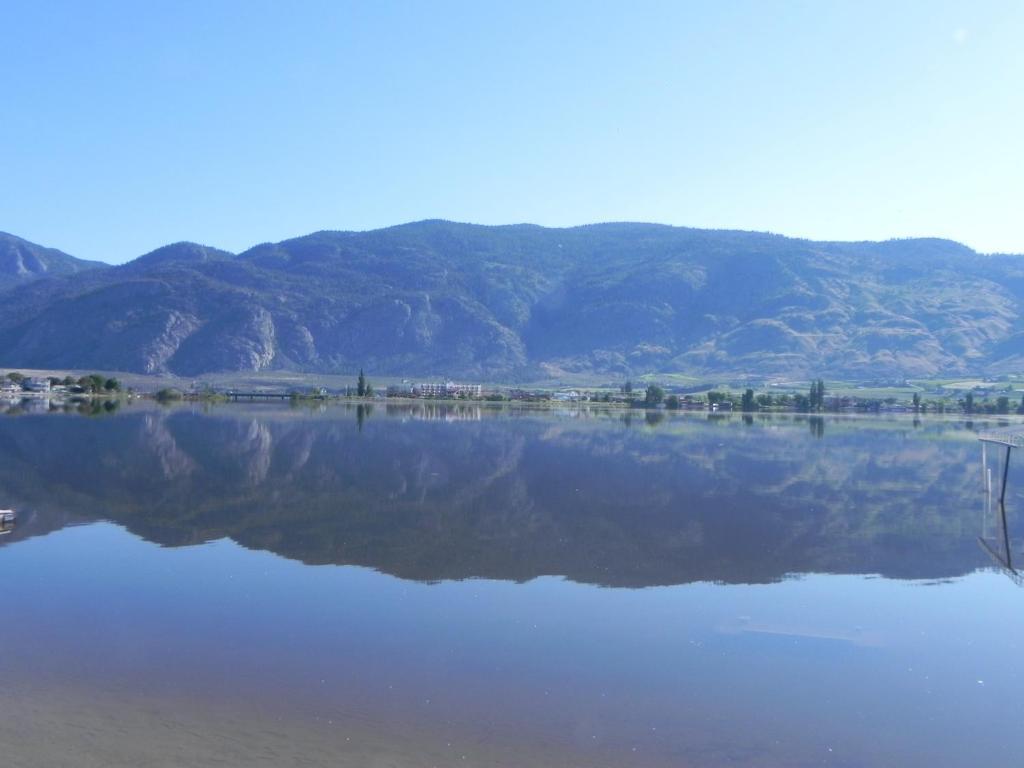 Destiny Beach Resort Osoyoos Esterno foto